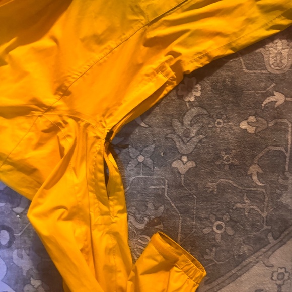 Eastern Mountain Sports Yellow Rain jacket womens size small  Interior is printe - Picture 4 of 11